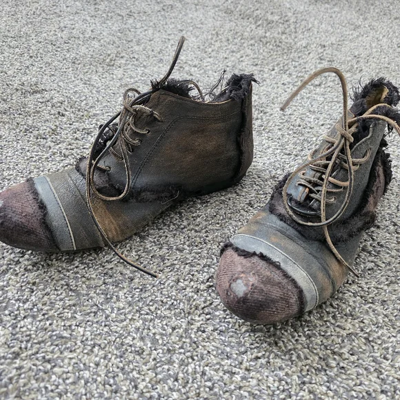 RARE • Magnolia Pearl "Willard" Distressed Black Ankle Boots • Sz 38 | 8 - Picture 6 of 7